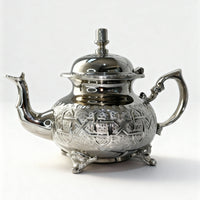 Barad Zahra – Théière Artisanale Élégante en Argent Gravé