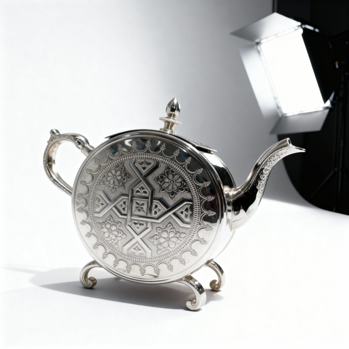 Barad Amira – Théière Artisanale Noble en Argent Gravé