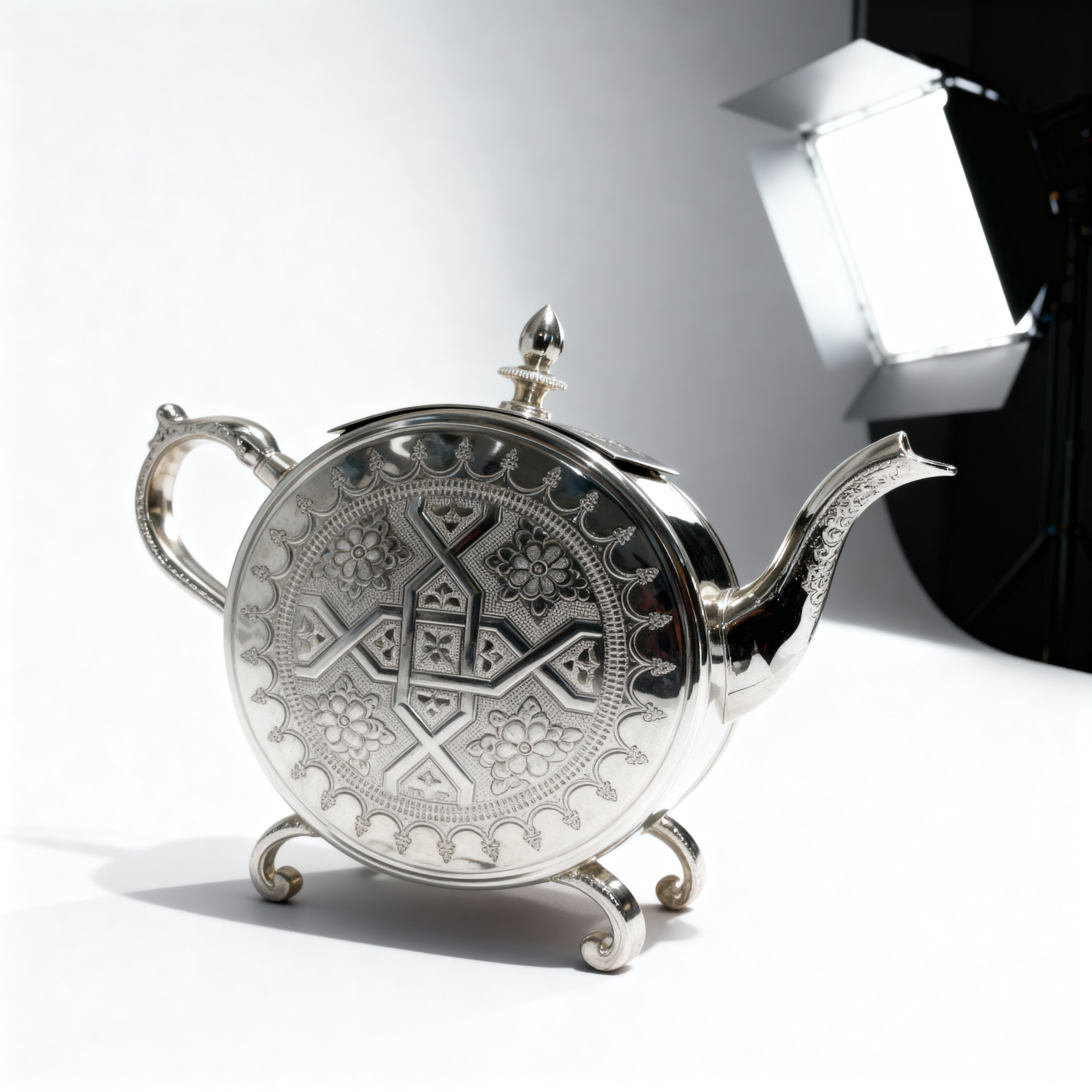 Barad Amira – Théière Artisanale Noble en Argent Gravé