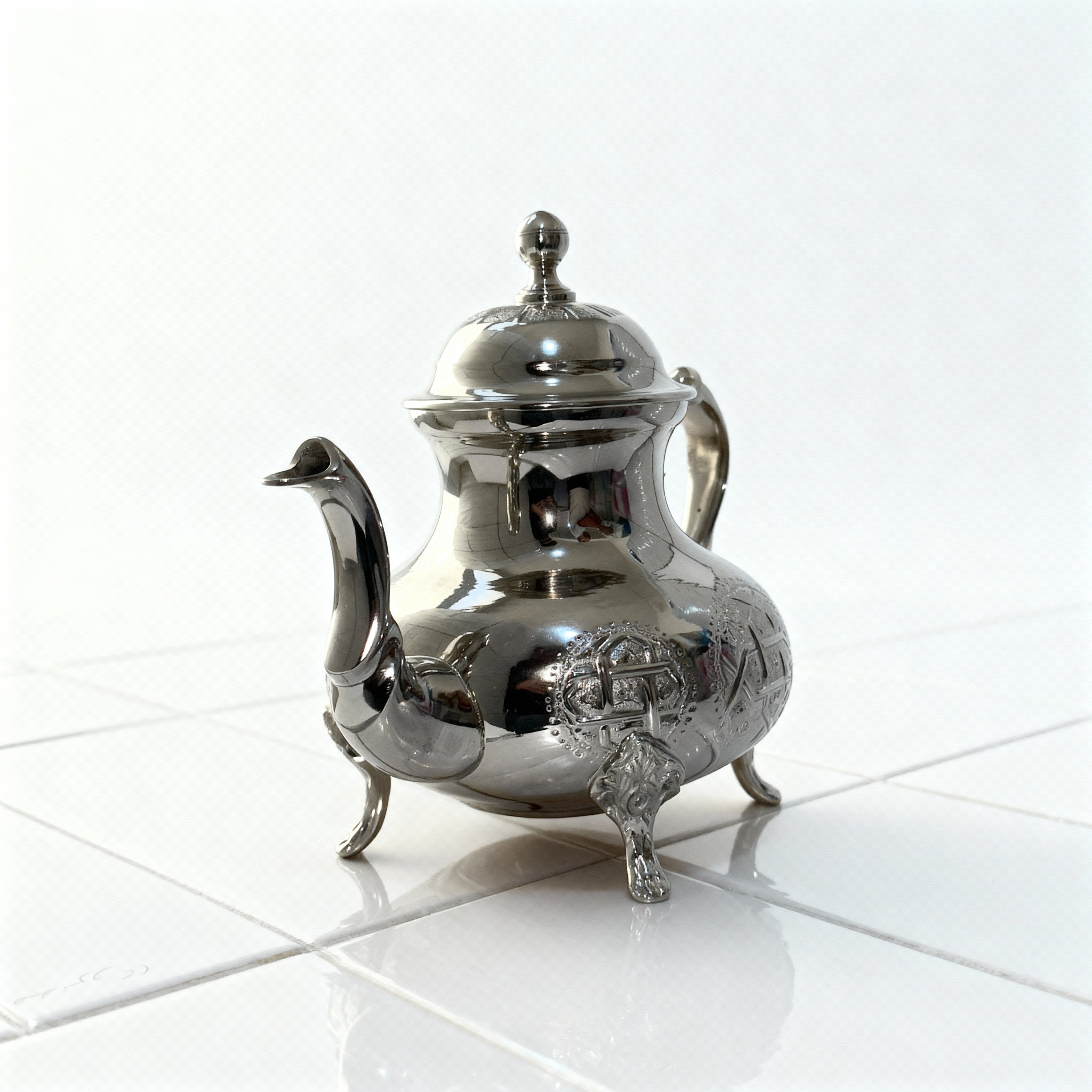 Barad Noor – Théière Artisanale en Argent Gravé