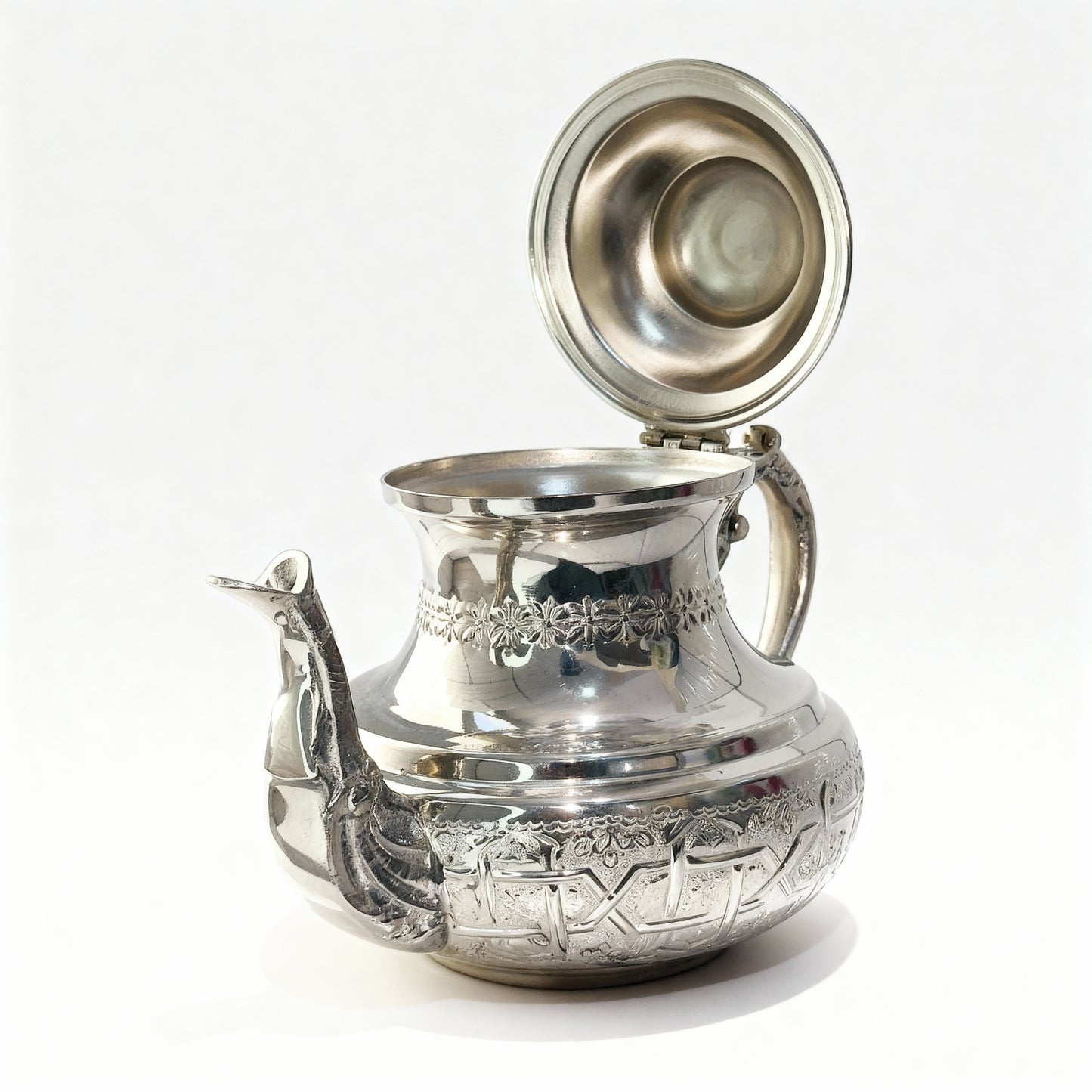 Barad Sultana – Théière Artisanale Royale en Argent Gravé