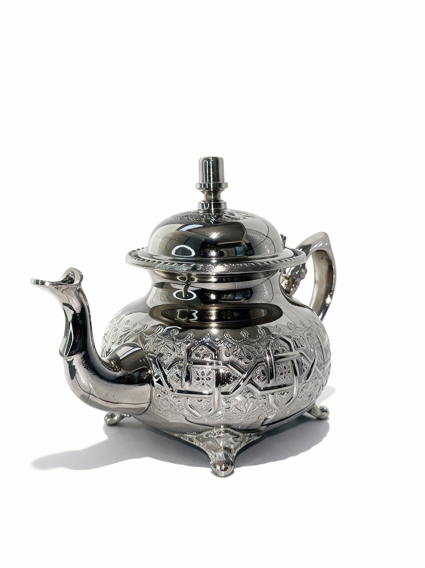 Barad Zahra – Théière Artisanale Élégante en Argent Gravé